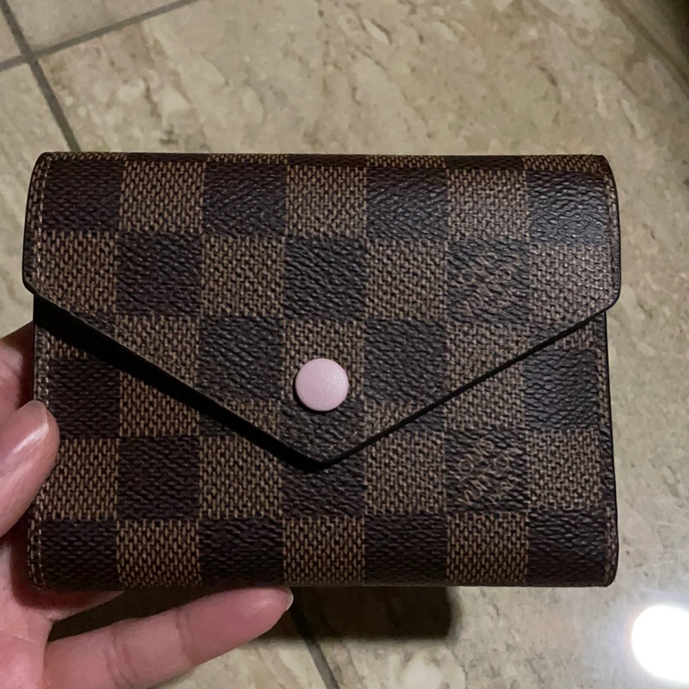 LV victorine wallet